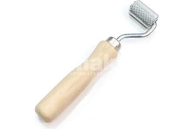 Ролик прикаточный, удлиненный ДДГТ-32, металлический с деревянной ручкой