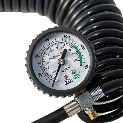 Компрессор 35л/мин 180W 12V 10Атм, с фонарем, комплект насадок Green Star 