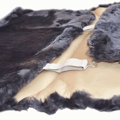 Накидка на сиденье серая темно GS натуральная овчина короткий ворс 1 шт