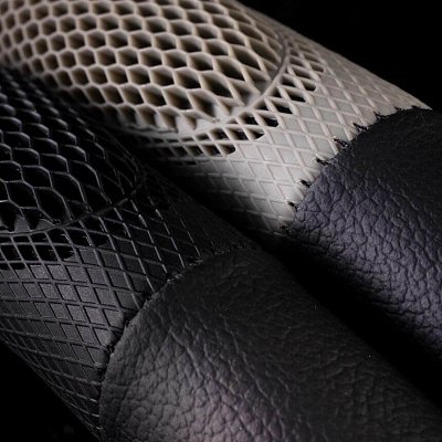 Оплетка  экокожа черно-серая две массажные вставки р-р M Car Performance 25шт/уп CP-2042 BK/GY (M)